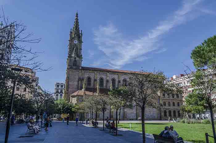 Guipúzcoa - San Sebastián 070 - parroquia San Ignacio.jpg